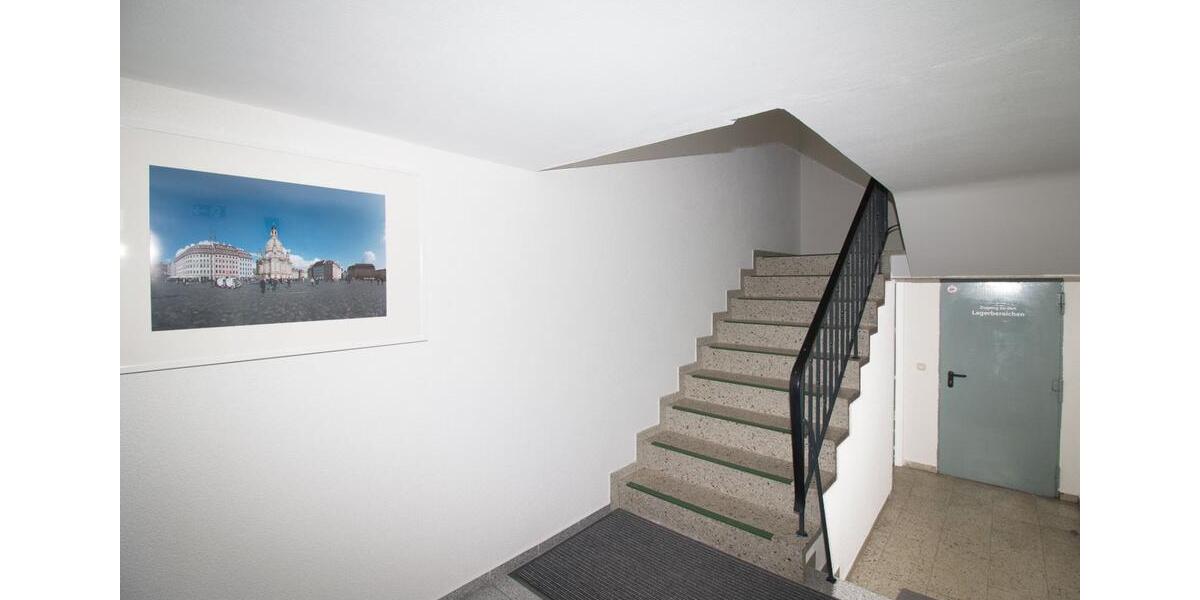 ca. 30,35 m² helle BÜROFLÄCHE mit Parkett für 8,75€m² + Abstellr zimmer