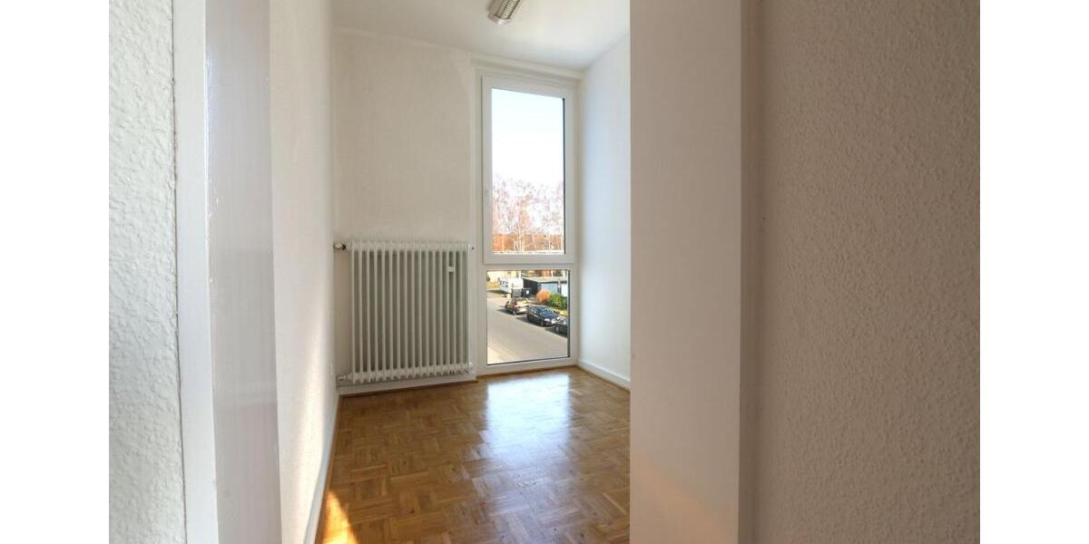 ca. 30,35 m² helle BÜROFLÄCHE mit Parkett für 8,75€m² + Abstellr zimmer