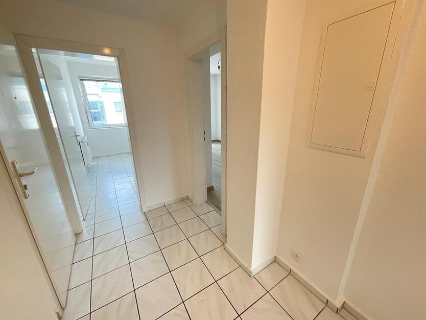 Frisch renoviert in Ihre eigene 2 Zimmerwohnung zimmer