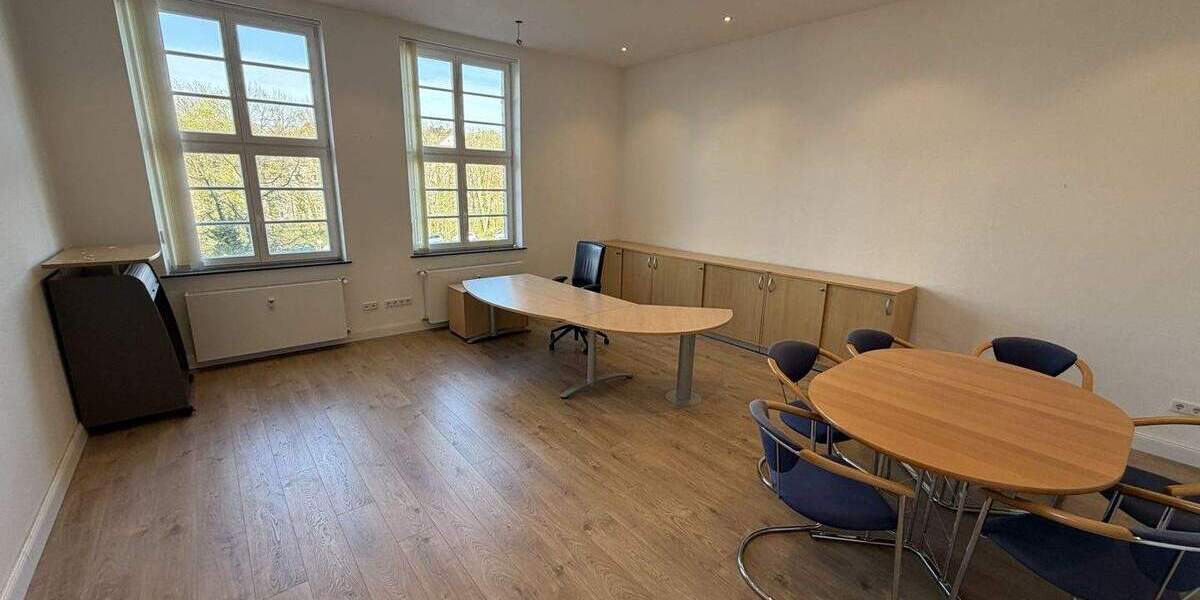 Gewerbeobjekt Hagen Hochschulviertel - 8 Zimmer, 371 m&sup2;, 3.700&euro; | Angebot:25799404