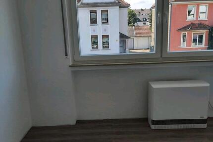 Charmante 2-Zimmer-Wohnung mit Balkon in zentraler, ruhiger Lage zimmer