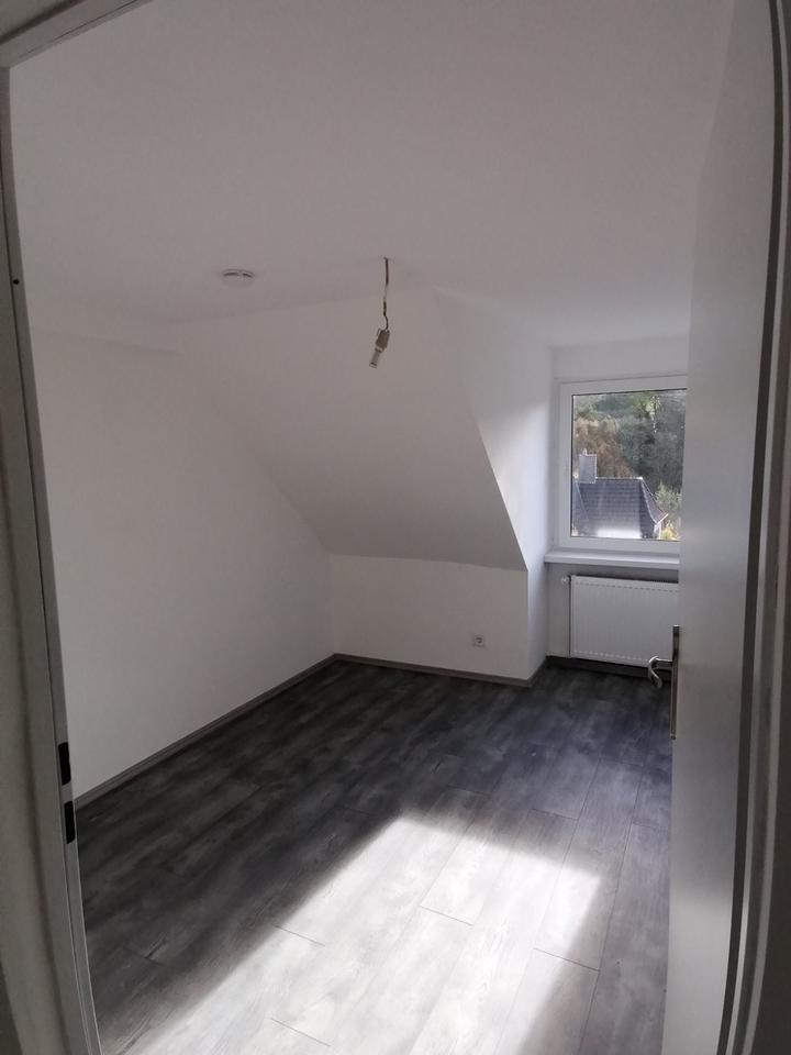 3-Zimmer Dachgeschosswohnung mit Klimaanlage zimmer