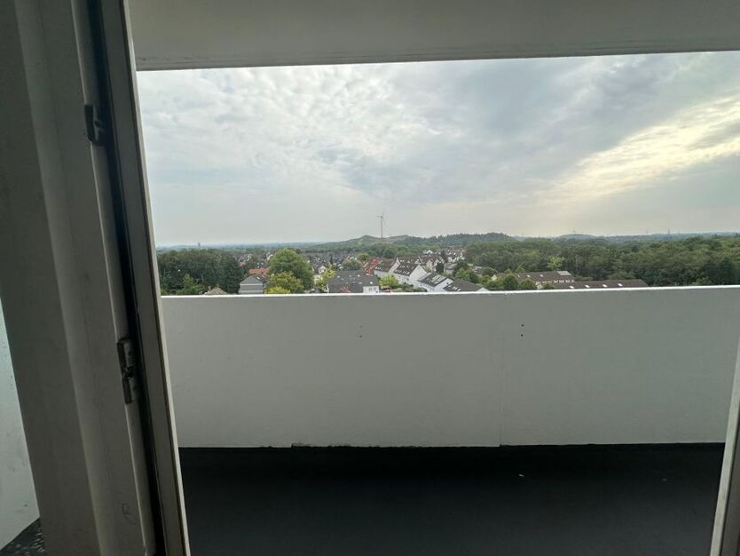 schöne helle sanierte Wohnungen mit Balkon ab sofort! 2.5 zimmer