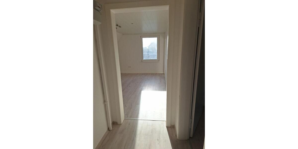 Provisionsfrei* Mit Gartenteil + Stellplatz! Gemütl. DG-Wo, sofort bezugsfrei! 2.5 zimmer