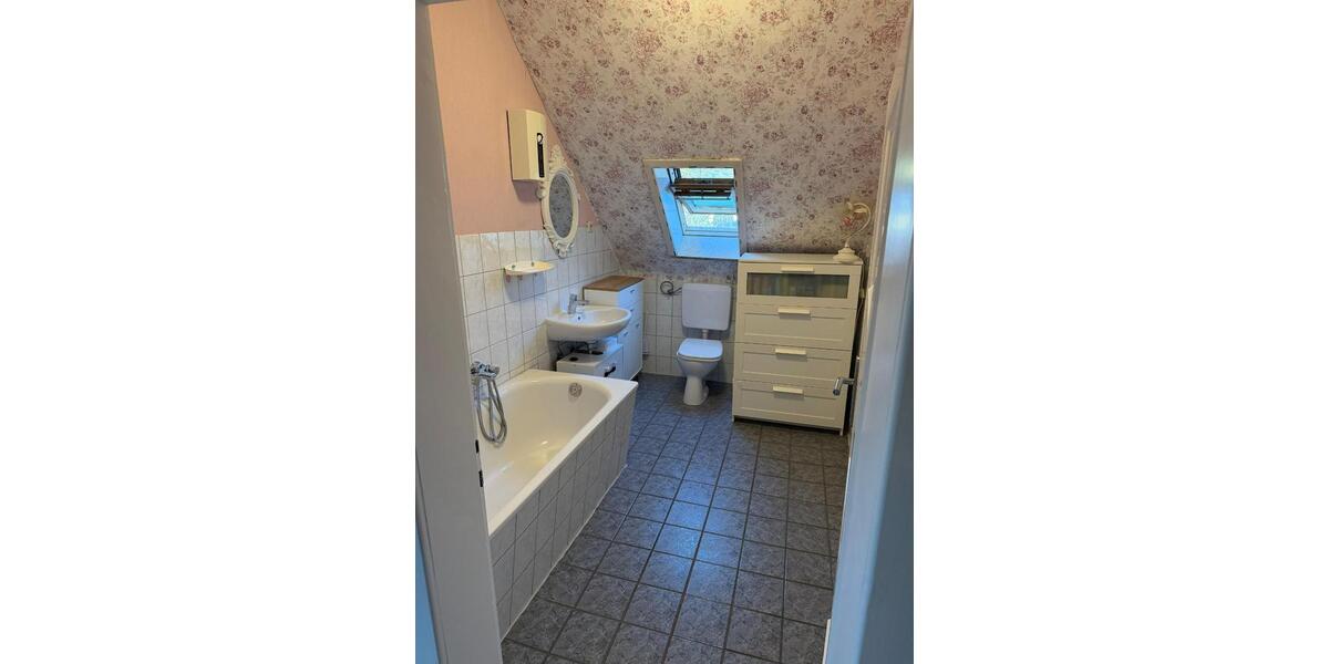 Dachgeschoßwohnung Oer-Erkenschwick Erkenschwick - 3.5 Zimmer, 75 m&sup2;, 490&euro; | Angebot:24786758