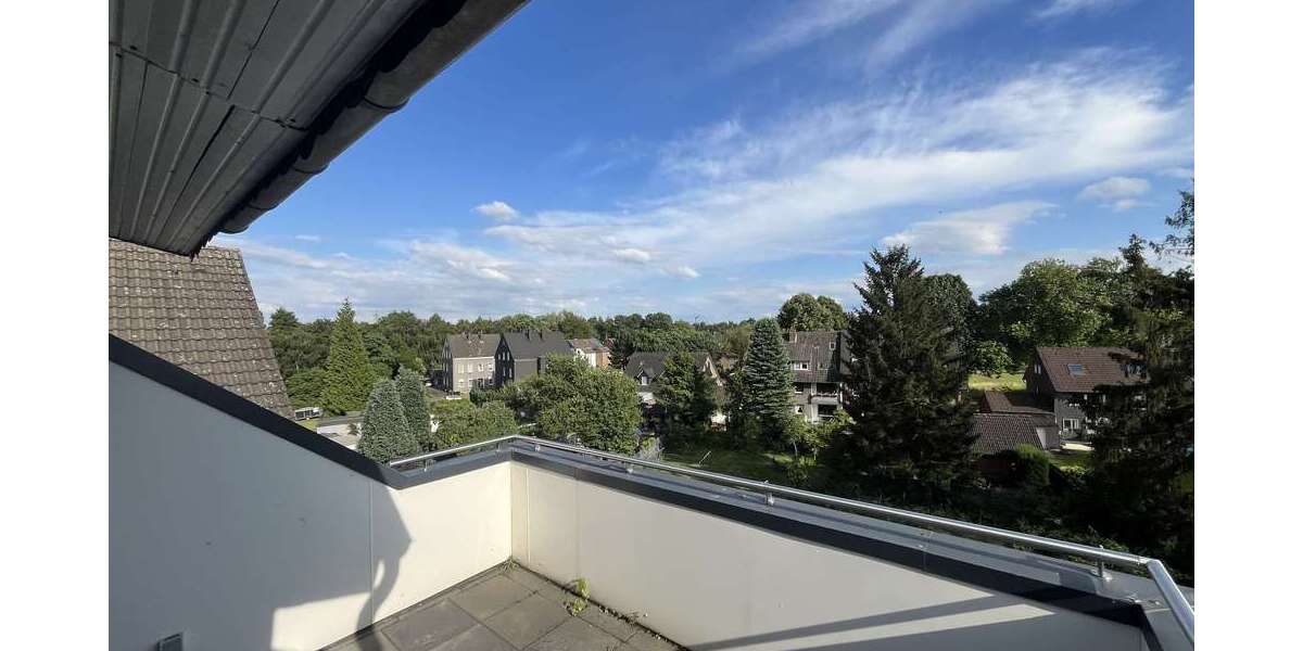 Frisch sanierte Dachgeschoss Wohnung mit 2 Zimmern und Terasse in Herne, Baukau-West - Etagenwohnung Herne Wanne | Angebot:17330341