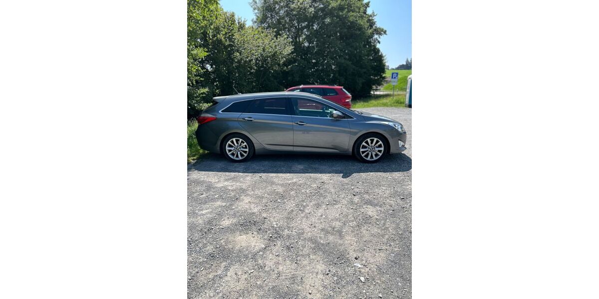 Hyundai i40 215.000 km 3.000 &euro; Altena 58763