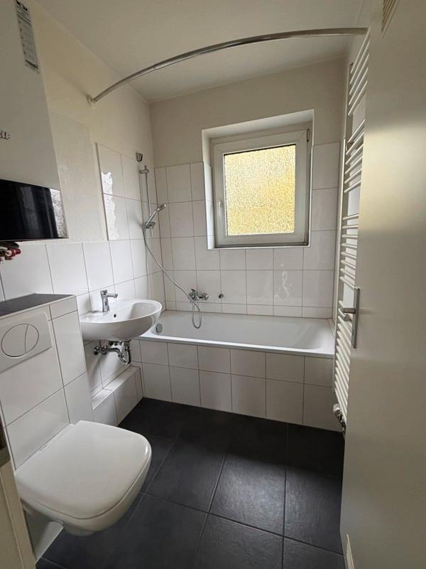 Wir renovieren für Sie!!! Gemütliche 3-Zimmer Wohnung zimmer