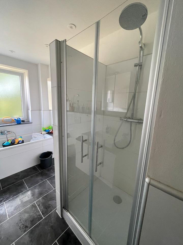 Sonnige kernsanierte 4 Zimmerwohnung mit Balkon und Stellplatz