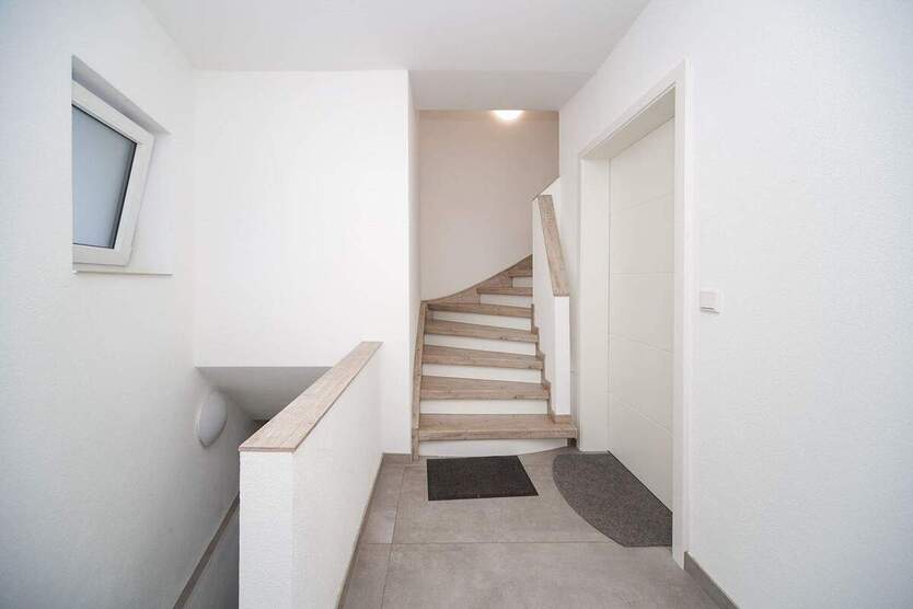 Hochwertige Erdgeschosswohnung mit Garten in kernsaniertem 3-Familienhaus 4 zimmer