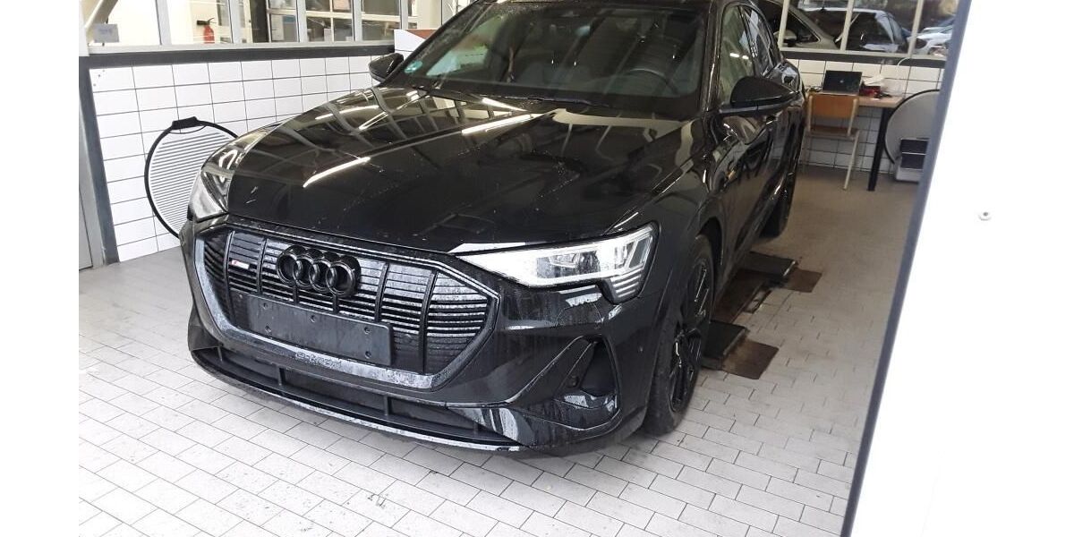 Audi e-tron 31.215 km 31.910 &euro; Hagen 58091