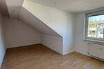 Helle Dachgeschoßwohnung mit Balkon & Einbauküche - Nähe RUB, ideal für 1-2 Personen
