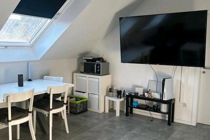 Helle 2,5 Zimmer -Dachgeschoss- Wohnung (62 qm) ab Februar 2026. 2 zimmer