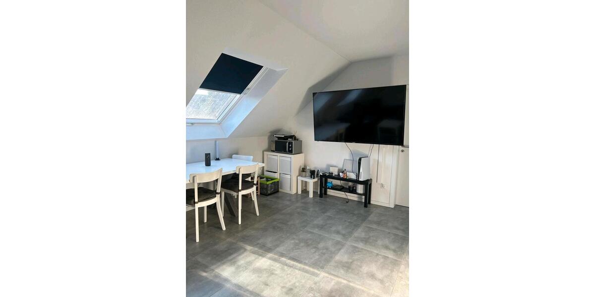 Helle 2,5 Zimmer -Dachgeschoss- Wohnung (62 qm) ab Februar 2026. 2 zimmer