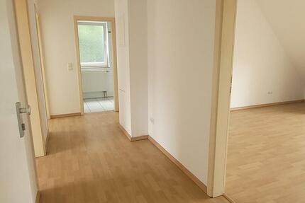 Günstige und gepflegte 2 Zimmer-DG-Wohnung mit Balkon in ruhiger Umgebung (WBS erforderlich) 2 zimmer