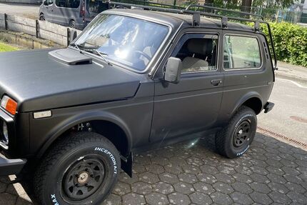Lada Niva 93.832 km 6.999 &euro; Hemer 58675