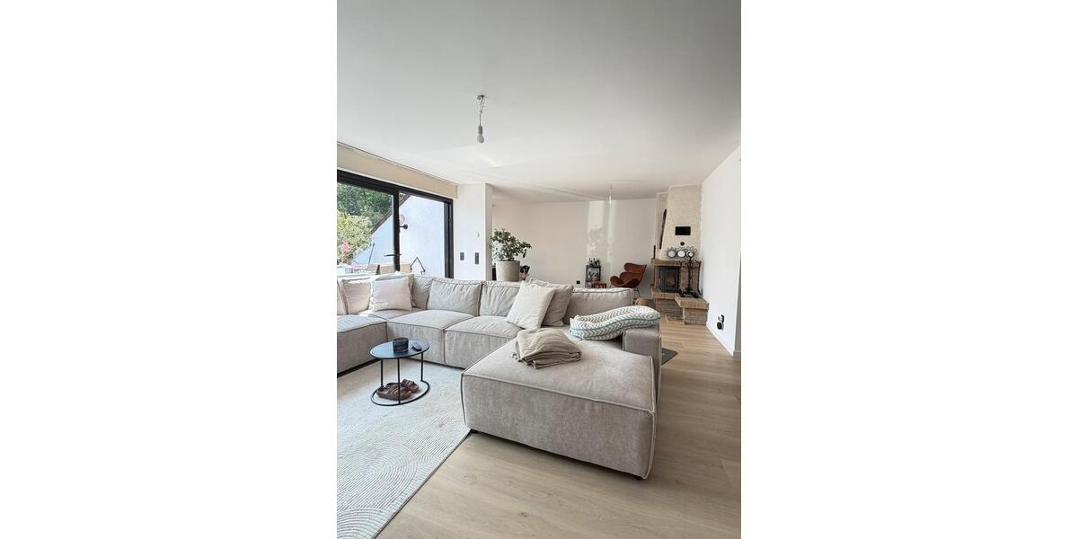 Dachgeschoßwohnung Dortmund Hombruch - 3.5 Zimmer, 150 m&sup2;, 1.800&euro; | Angebot:26665401