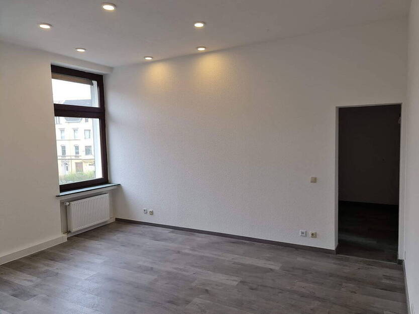 Schöner Altbau mit 2,5 Zimmern und neuem Bad
