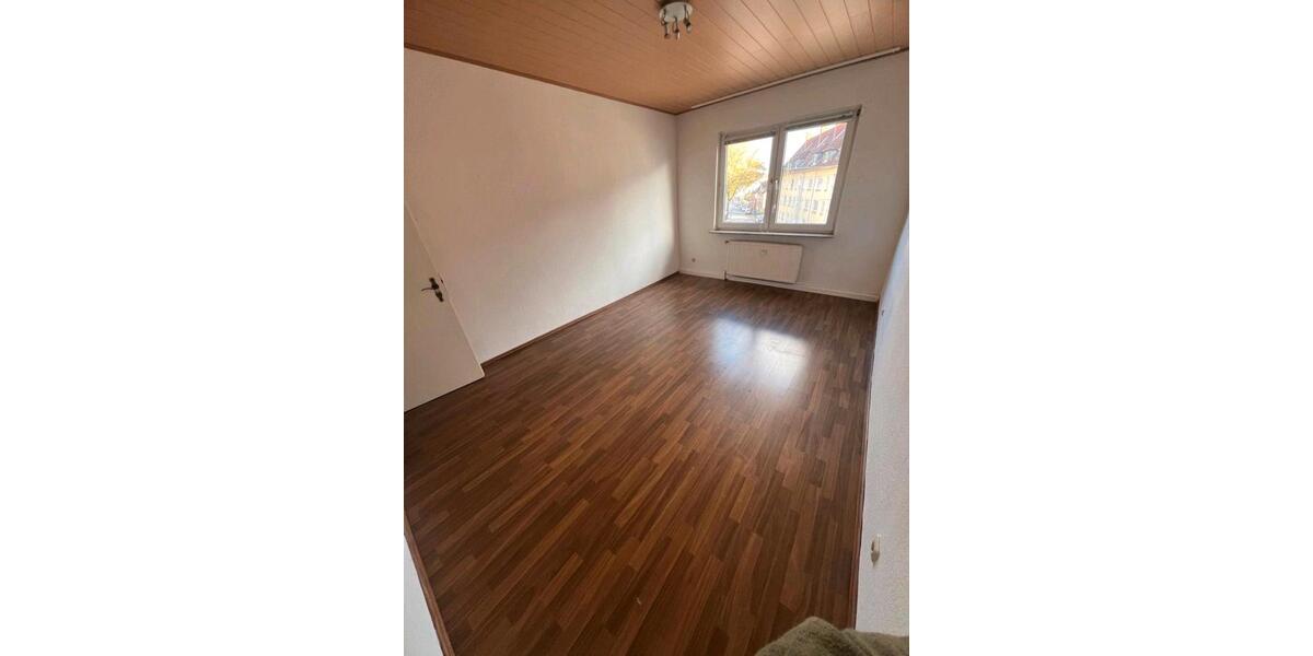 Sehr helle Zentrale Wohnung zu vermieten zimmer