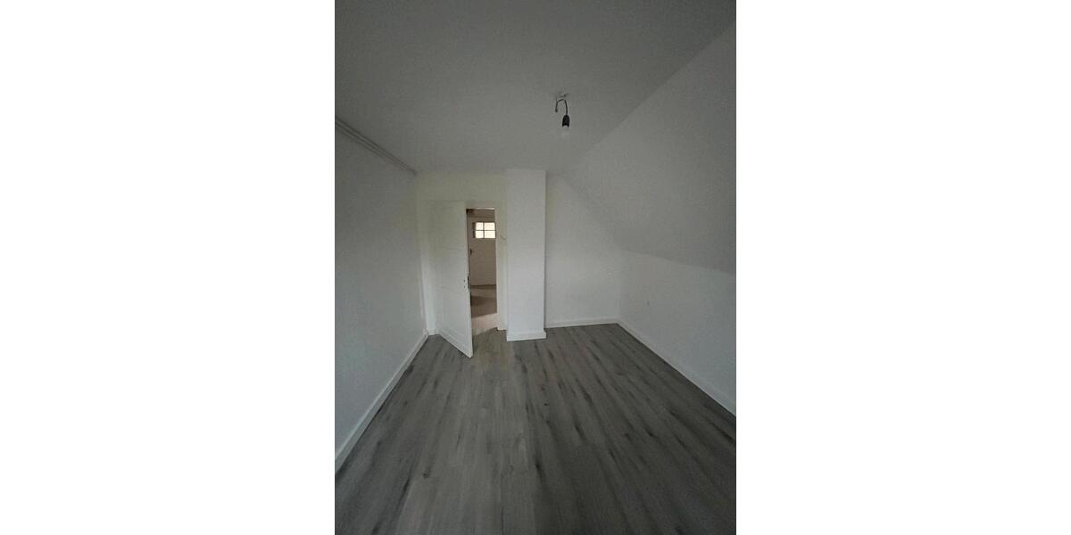 Dachgeschoßwohnung Iserlohn Sümmern - 2.5 Zimmer, 50 m&sup2;, 420&euro; | Angebot:24687497