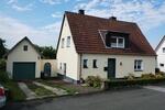 Teilsaniertes Einfamilienhaus auf großem Grundstück