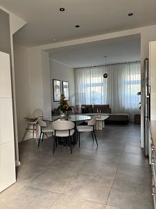 VOLL SANIERT MIT AUSBAUGENEHMIGUNG UND GARTEN 3 zimmer