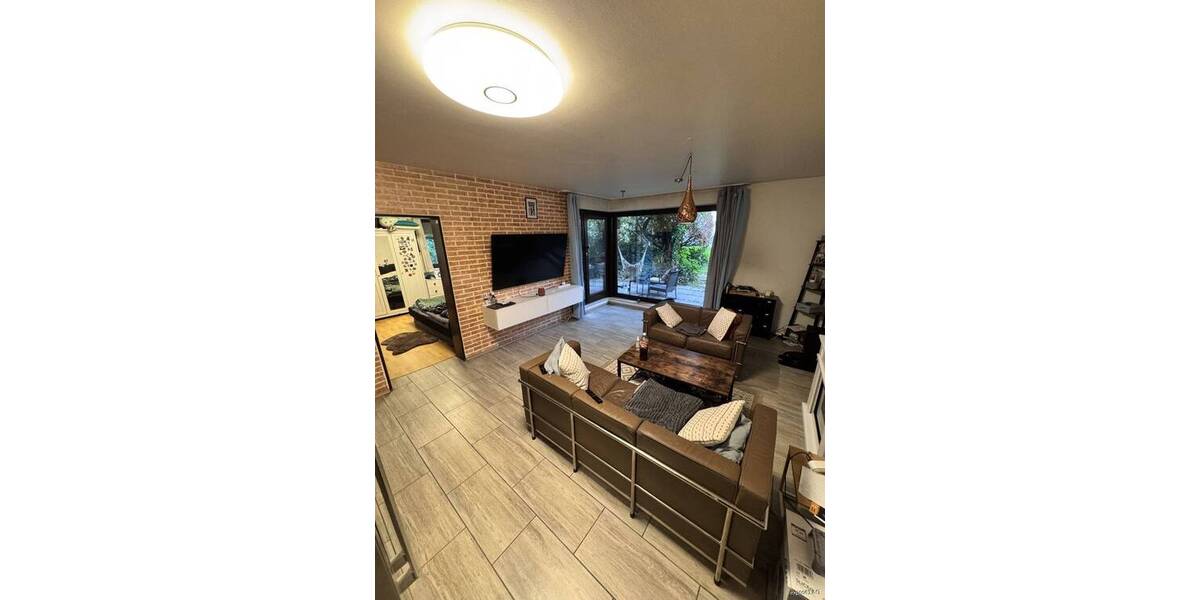 Schöne kleine Tiefpaterren-Wohnung mit Terasse und kleinem Gartenanteil in Bestlage - Klosterviertel 2 zimmer