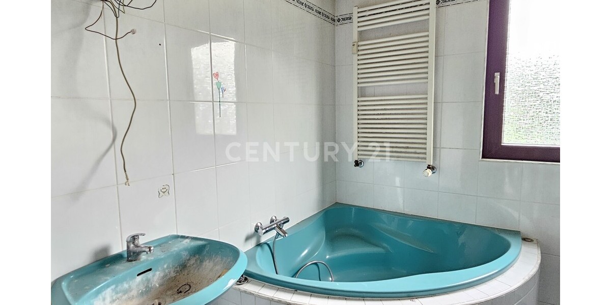 Attraktive Kapitalanlage mit Potenzial: Mehrfamilienhaus mit 6 Eigentumswohnungen & Garagen in Hemer - Mehrfamilienhaus, Wohnhaus Hemer | Angebot:27469088