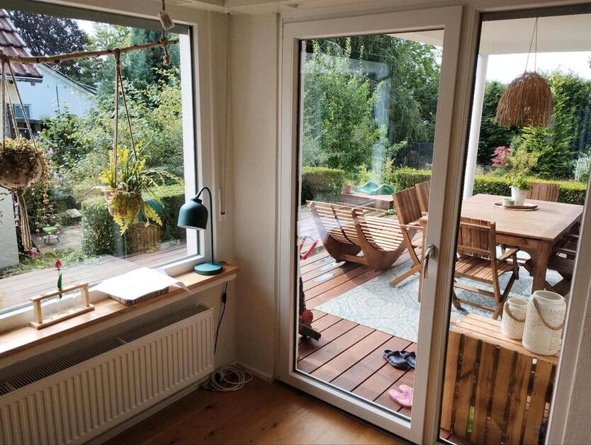 Teilsaniertes Einfamilienhaus auf großem Grundstück