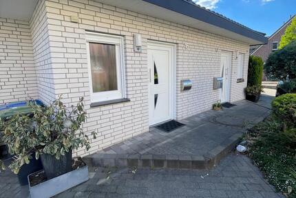 Attraktives Doppelhaus mit Garten, Stellplatz und Garage