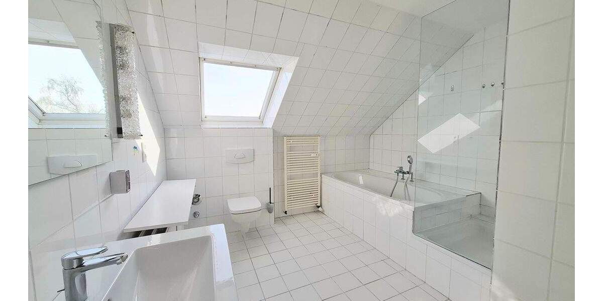 Helle, teilsanierte Dachgeschosswohnung in zentraler Lage von Recklinghausen-Süd! - Etagenwohnung Recklinghausen Süd | Angebot:25881616