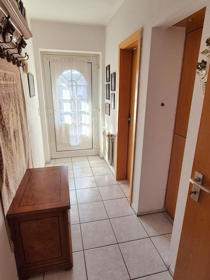 Provisionsfreie 5-Zimmer Wohnung über 2 Etagen + eigener Haustür