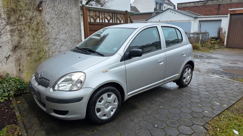 Toyota Yaris 106.750 km 2.800 &euro; Menden 58706