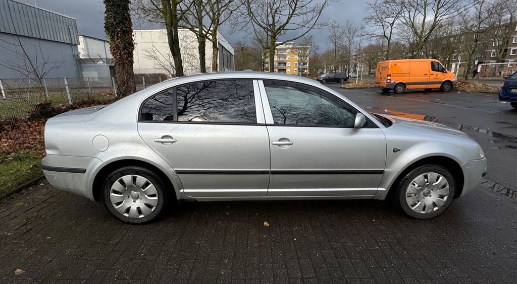 Skoda Superb 233.305 km 1.300 &euro; Dortmund 44328