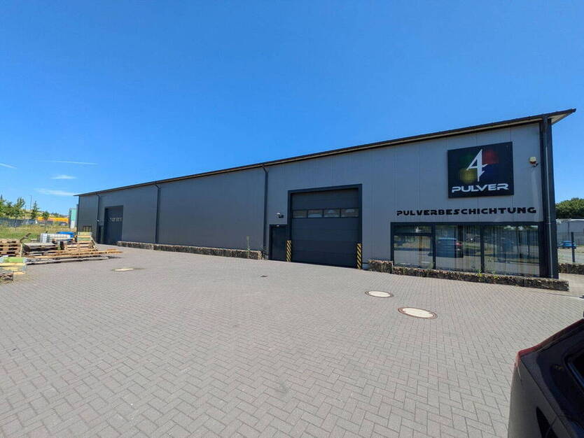 Gewerbehalle mit Maschinen in Dortmund