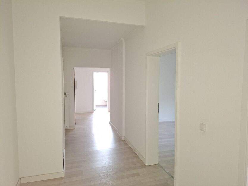 Gelsenkirchen-Erle! Modernisierte Altbau-Dachgeschosswohnung mit Süd-Westbalkon. 2 zimmer