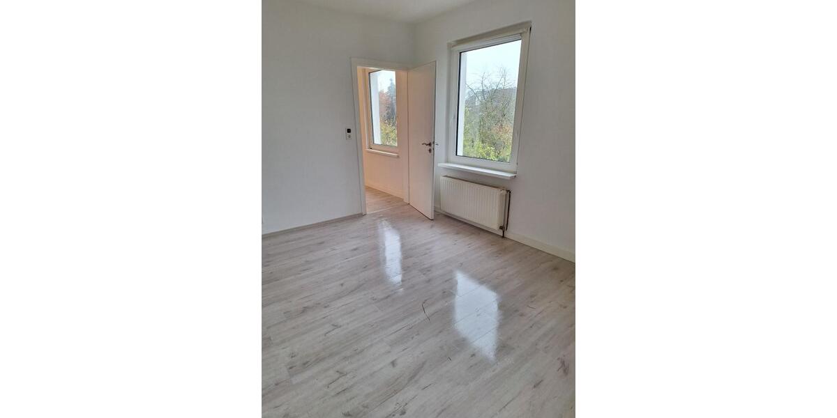 Provisionsfrei* Mit Gartenteil + Stellplatz! Gemütl. DG-Wo, sofort bezugsfrei! 2.5 zimmer