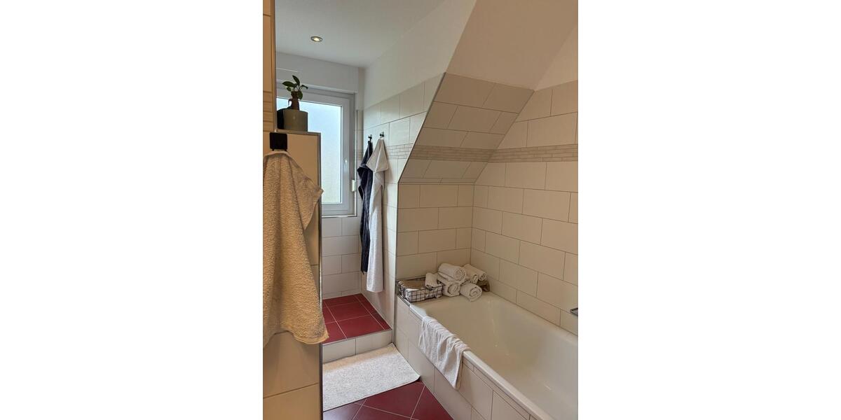 Dachgeschoßwohnung Hattingen Niederbonsfeld - 3.5 Zimmer, 98 m&sup2;, 1.025&euro; | Angebot:25920041