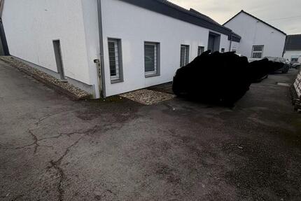 Lagerfläche mit Büroräumen – ca. 150–160 m² zimmer