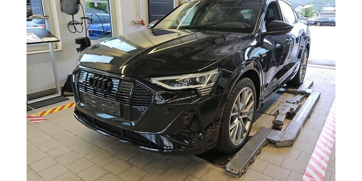 Audi e-tron 56.302 km 29.645 &euro; Hagen 58091
