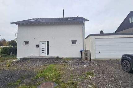 Freistehendes Einfamilienhaus mit Galerie, Doppelgarage & ca. 806 m² Grundstück 4 zimmer