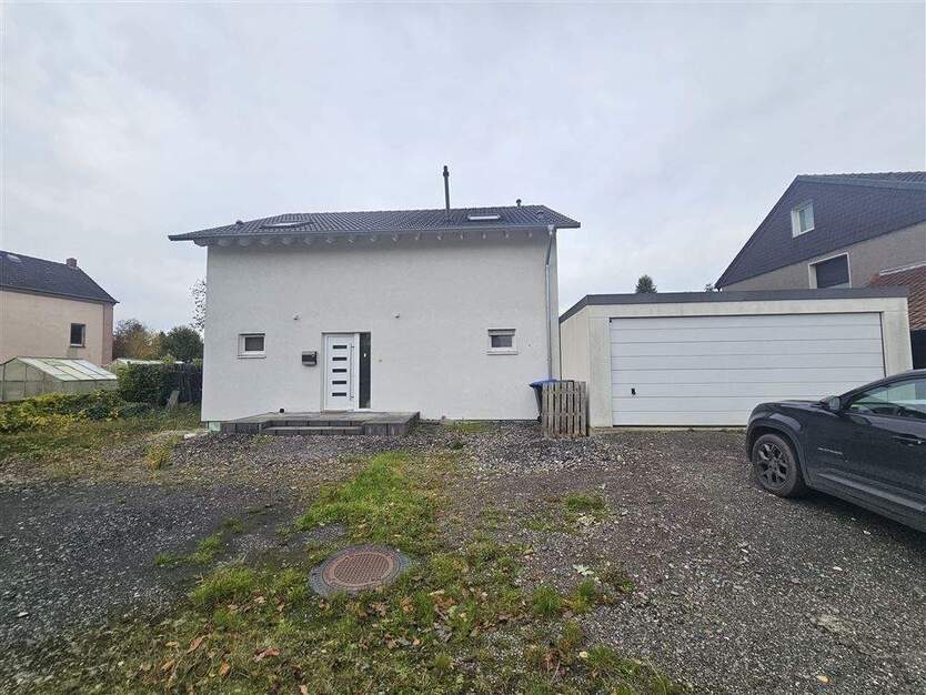 Freistehendes Einfamilienhaus mit Galerie, Doppelgarage & ca. 806 m² Grundstück 4 zimmer