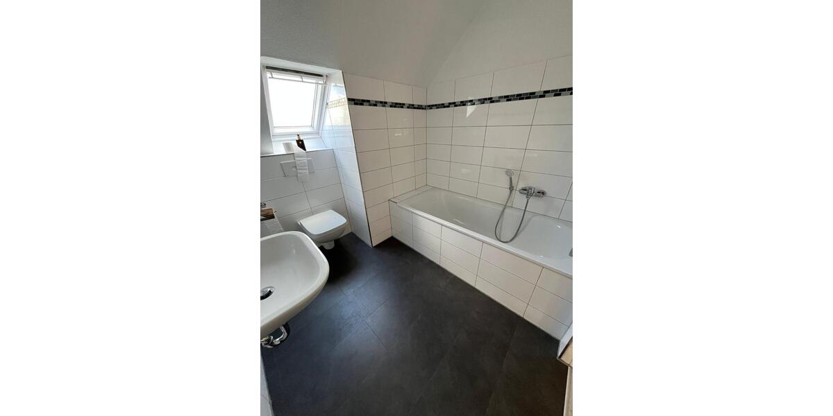 Dachgeschoßwohnung Bochum Höntrop - 4.5 Zimmer, 135 m&sup2;, 945&euro; | Angebot:26034991