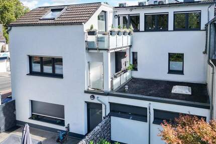 Hochwertige 3-Zimmer-Wohnung mit Balkon und Garage in kernsaniertem 3-Parteienhaus 3 zimmer