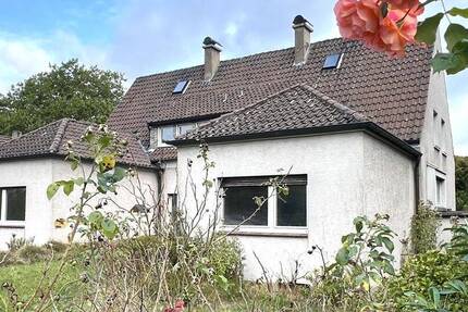 Ruhig und familienfreundlich wohnen: DHH mit großem Garten in Dortmund-Brackel (Sanierungsbedürftig) 5 zimmer