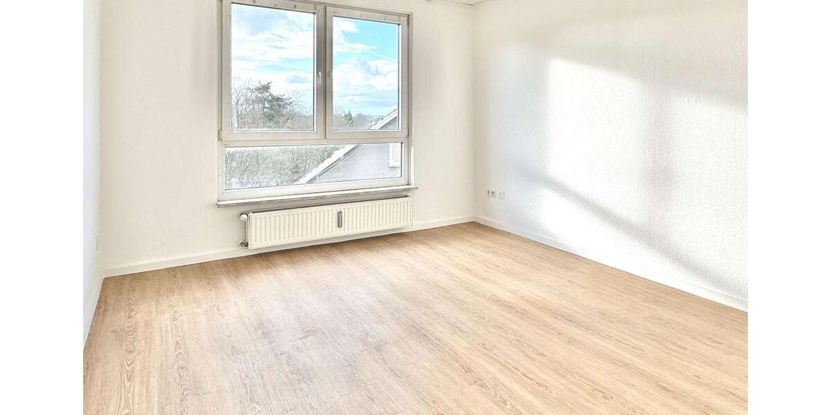 Sanierte 3 Zimmer-Dachgeschosswohnung wartet auf neue Mieter 3 zimmer