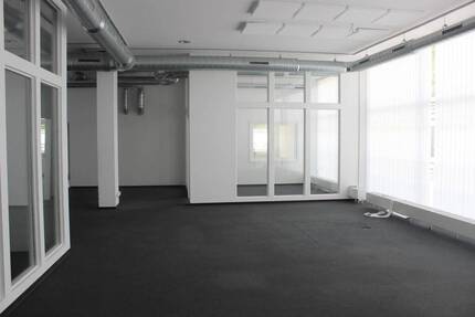 Großzügige Bürofläche in verkehrsgünstiger Lage zu vermieten - Provisionsfrei- zimmer