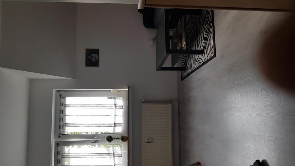 Bei VIVAWEST die Sonnenstrahlen auf dem eigenen Balkon genießen. zimmer