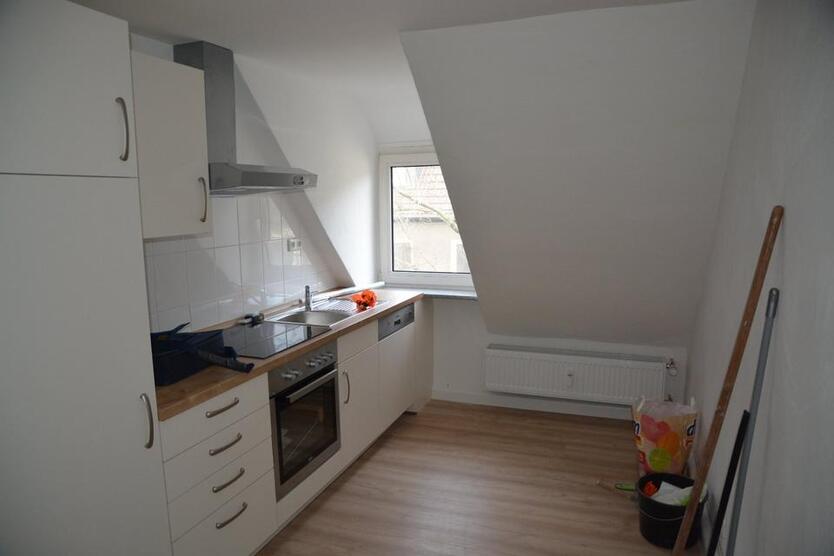 Renovierte Dachgeschoss-Wohnung in Holsterhausen mit Einbauküche