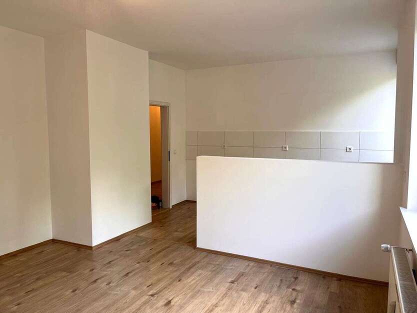 Schöne 2,5-Zimmer-Wohnung in frisch saniertem Mehrfamilienhaus in zentraler Lage in HammHerringen 2.5 zimmer